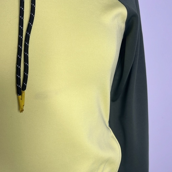 Marmot funnel neck long sleeve color block top, size small - Picture 13 of 13